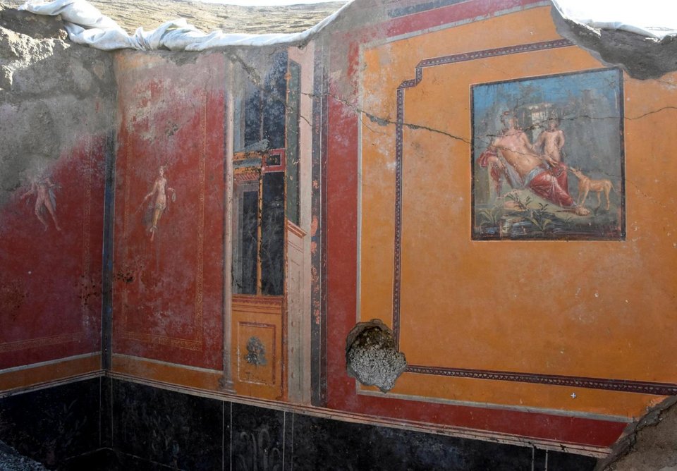 Η νωπογραφία βρέθηκε στην ίδια κατοικία, όπου είχε ανακαλυφθεί πέρυσι και μια άλλη με τον Δία και τη Λήδα (Φωτογραφία: Parco Archeologico di Pompei, via AP)