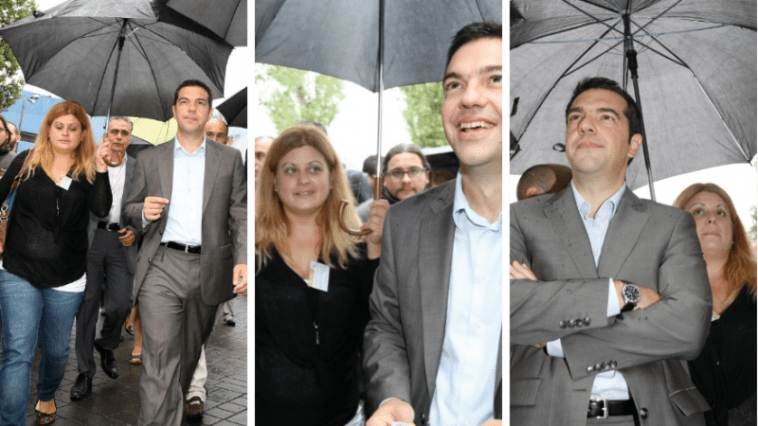 Εδώ η νυν υφυπ. Μακεδονίας-Θράκης κρατάει την ομπρέλα του Αλέξη Τσίπρα