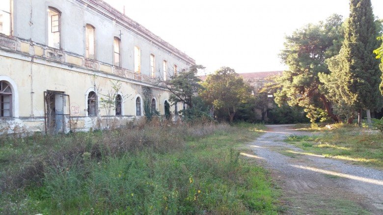 Χίλιοι άνθρωποι, χριστιανοί και εβραίοι, έχει ταυτοποιηθεί ότι πέρασαν ως κρατούμενοι από το πρώην στρατόπεδο Παύλου Μελά, στη Θεσσαλονίκη, όσο αυτό λειτουργούσε ως στρατόπεδο συγκέντρωσης την περίοδο της γερμανικής κατοχής