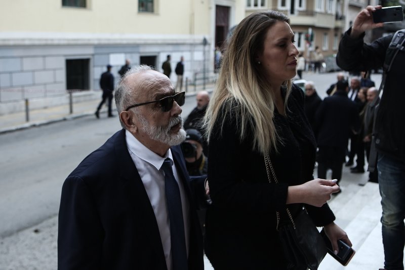 Τσίπρας, Καραμανλής, πολιτικοί και επιχειρηματίες στην κηδεία του Περικλή Παναγόπουλου [εικόνες] | iefimerida.gr 13