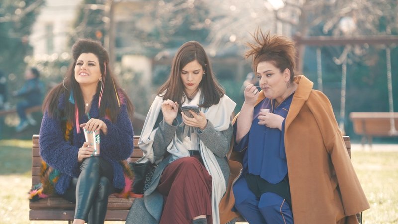 «Μαμάδες στο παγκάκι»: Η νέα, ελληνική, χιουμοριστική, μίνι σειρά έρχεται στο Novalifε [βίντεο] | iefimerida.gr 6