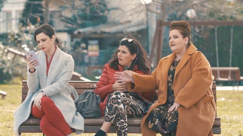 «Μαμάδες στο παγκάκι»: Η νέα, ελληνική, χιουμοριστική, μίνι σειρά έρχεται στο Novalifε [βίντεο] | iefimerida.gr 4