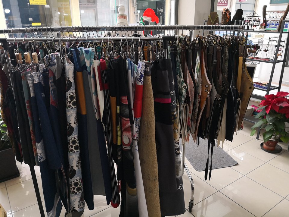 Η «2 Handmade Aprons» ξεκίνησε στα Τρίκαλα. Οι περισσότεροι επιλέγουν ποδιές από φυσικό δέρμα