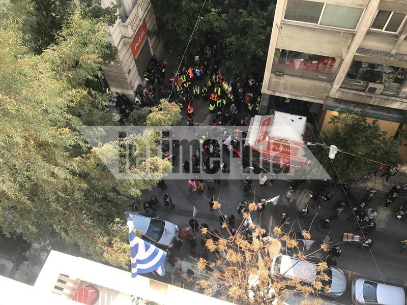Μέλη της ΠΟΕ-ΟΤΑ έξω από το ΥΠΟΙΚ