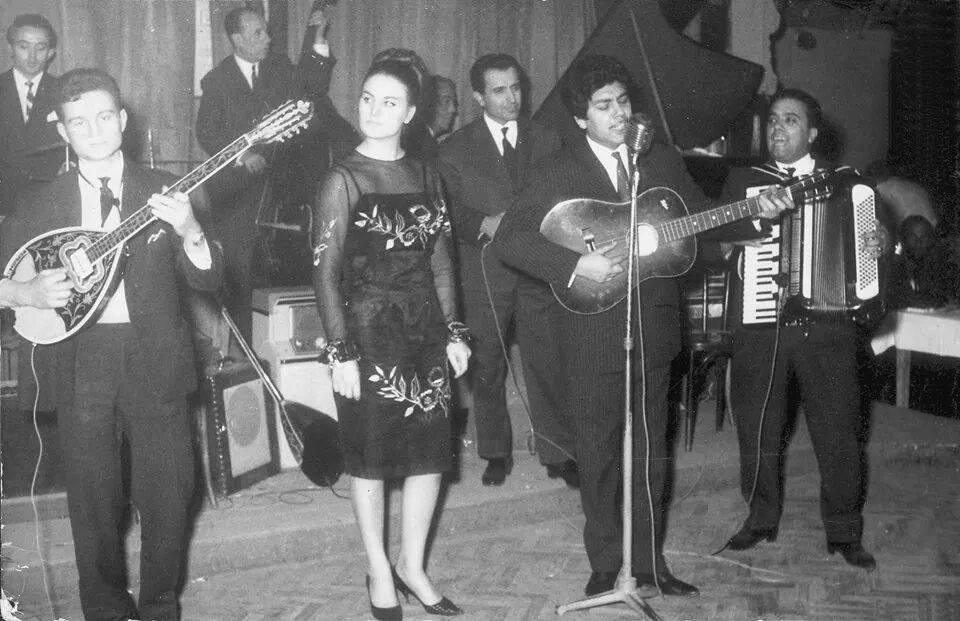 Σπύρος Δημητρίου, Άντζελα Κρεκα, Γιάννης Πολυκανδριωτης στου περιβολα στην παλιά κοινότητα 1959