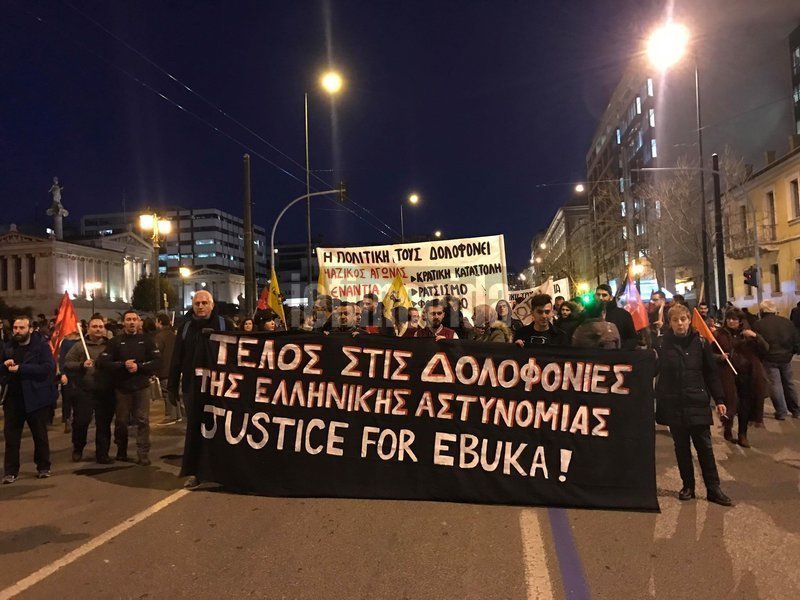 Πορεία στο κέντρο της Αθήνας για τον θάνατο Νιγηριανού μετανάστη στο ΑΤ Ομονοίας [εικόνες] | iefimerida.gr 3