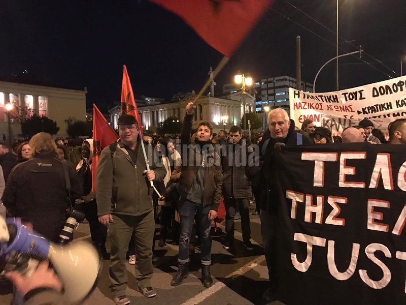 Πορεία στο κέντρο της Αθήνας για τον θάνατο Νιγηριανού μετανάστη στο ΑΤ Ομονοίας [εικόνες] | iefimerida.gr 1