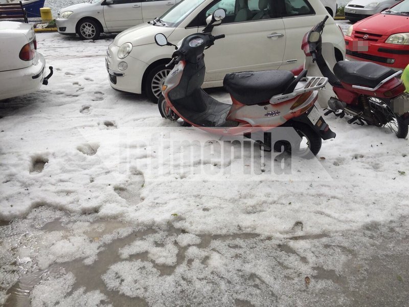 Χιονισμένο τοπίο από το χαλάζι στον Πόρο