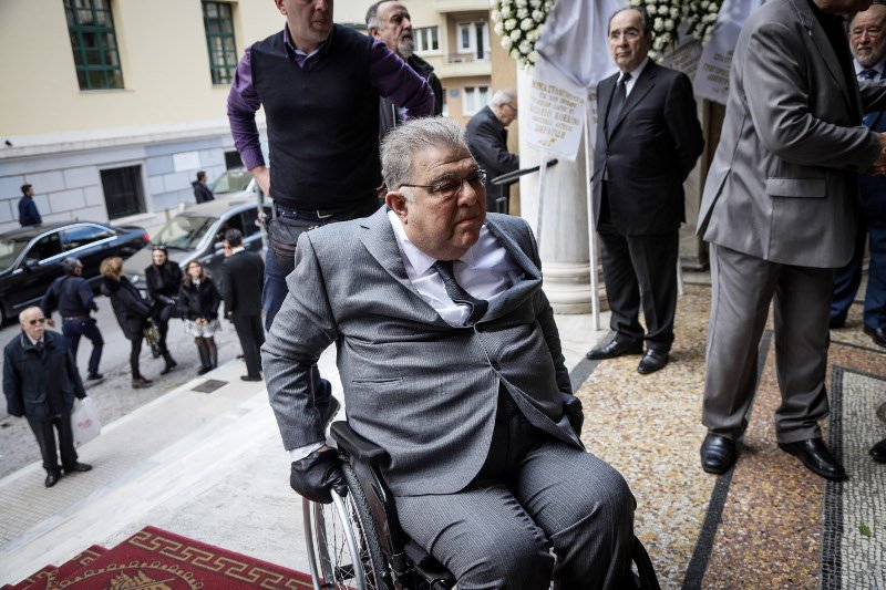 Ο επιχειρηματίας Πρόδρομος Εμφιετζόγλου στην κηδεία του Βασίλη Κόκκινου- φωτογραφία eurokinissi