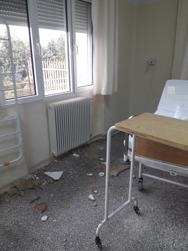 Νοσοκομείο Κιλκίς: Σοβάδες έπεσαν δίπλα σε ασθενή [εικόνες] | iefimerida.gr 0