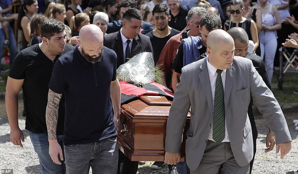 Ο Παλουά της Ναντ (αριστερά) εκπροσώπησε τη γαλλική ομάδα στην κηδεία