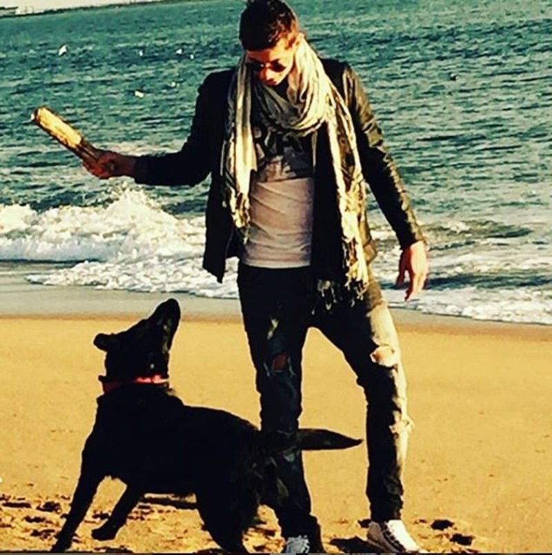 Ο Εμιλιάνο παίζει με τη Νάλα / Φωτογραφία: Instagram