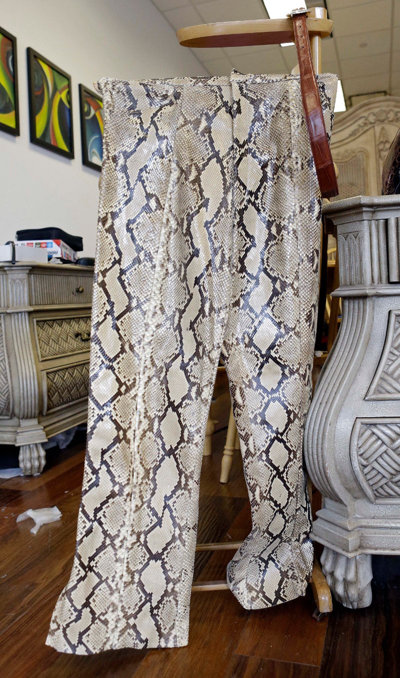 Πώς γίνεται μια τσάντα με δέρμα φιδιού -Ο φρικτός και βασανιστικά αργός θάνατος ενός πύθωνα [εικόνες]  | iefimerida.gr 3