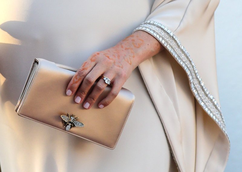 Η Μέγκαν Μαρκλ ζει το όνειρο -Με χολιγουντιανό, ασύγκριτο φόρεμα Dior [εικόνες] | iefimerida.gr 3