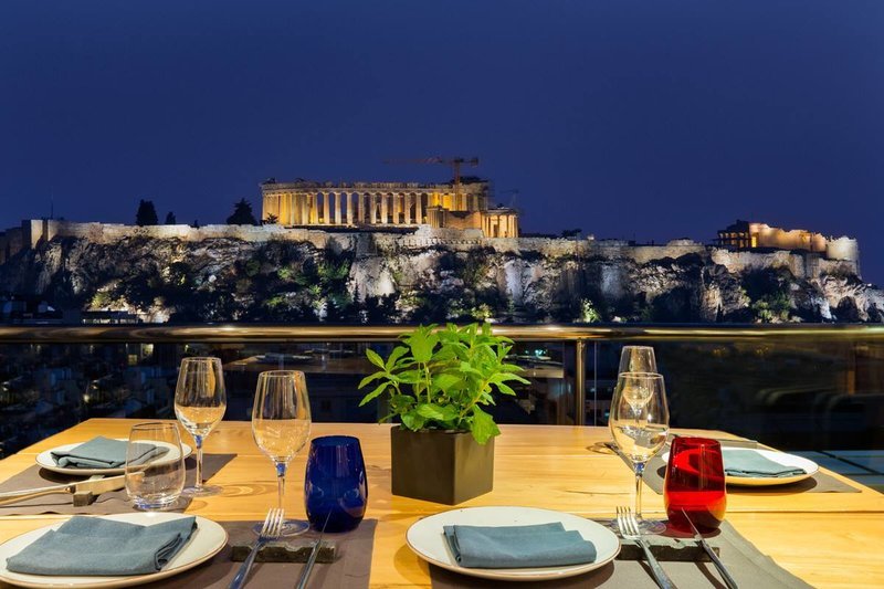 Η υπέροχη θέα από το St' Astra.