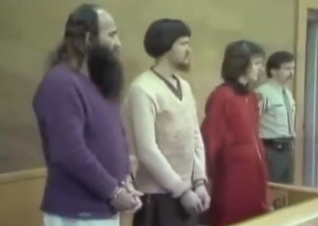 Ρος Τεριό: Η αποκρουστική ιστορία του αρχηγού μιας αίρεσης που κακοποιούσε παιδιά, έκοβε χέρια και δολοφονούσε άγρια [εικόνες] | iefimerida.gr 4