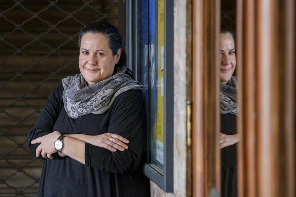 Η παράσταση είναι μια σκηνική σύνθεση βασισμένη στο υλικό του Friot, αποτελούμενη από σύντομες και ολοκληρωμένες στιγμές της καθημερινής ζωής. Διαπραγματεύεται, τόσο από την οπτική των εφήβων, όσο και από αυτήν των ενηλίκων, μια σειρά θεμάτων που εστιάζουν ή κορυφώνονται στην εφηβική ηλικία του ανθρώπου