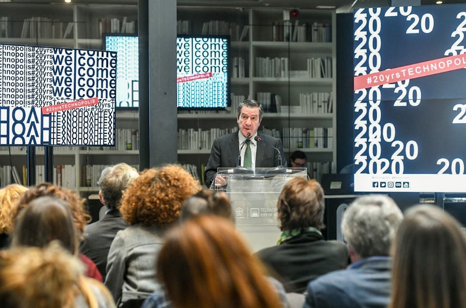 Τον κεντρικό ρόλο, που έχει η Τεχνόπολη στη γειτονιά τόνισε κατά το χαιρετισμό του ο Δήμαρχος Αθηναίων, Γιώργος Καμίνης χαρακτηρίζοντάς της ως «πόλο έλξης πολιτιστικού ενδιαφέροντος»