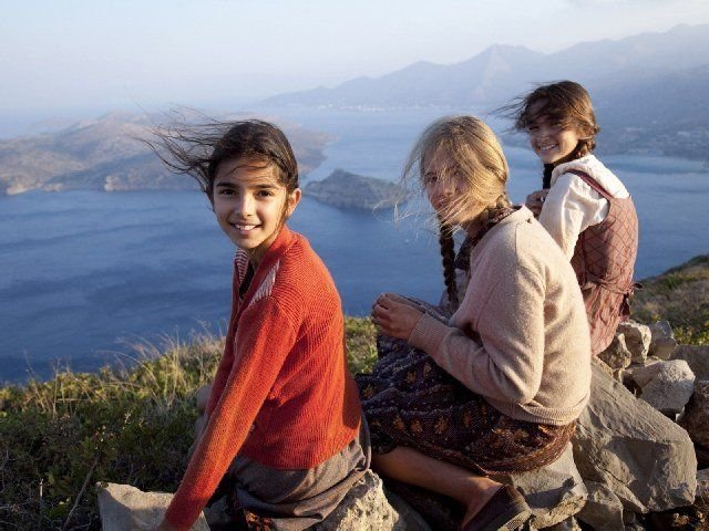 «Το Νησί»: Πώς είναι και τι κάνουν σήμερα τα παιδιά που πρωταγωνίστησαν στη σειρά [εικόνες] | iefimerida.gr 2