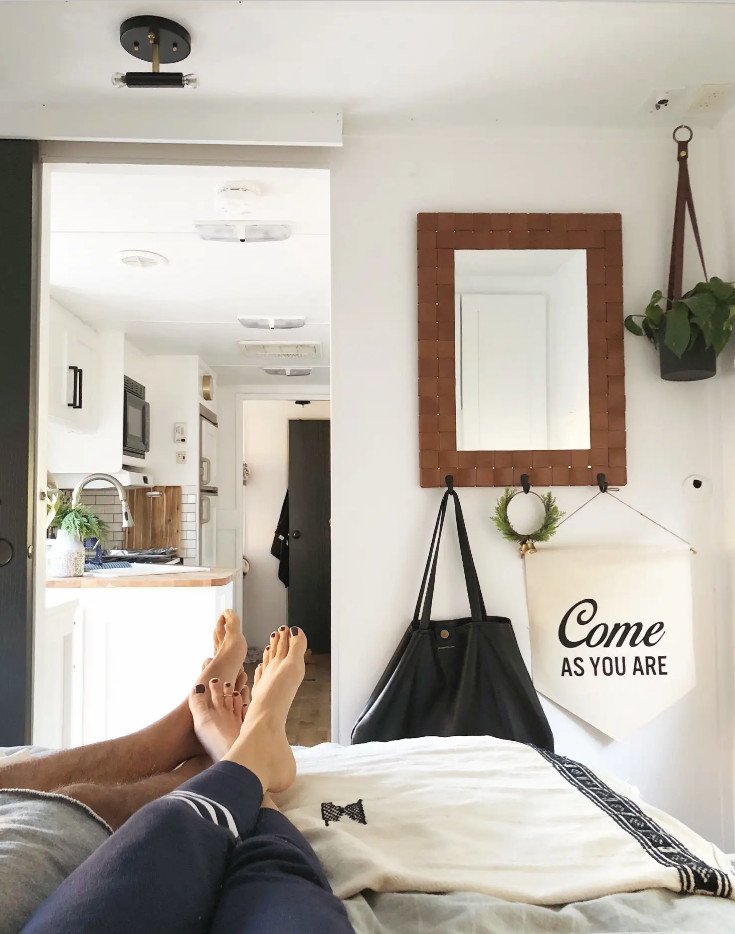 Το υπέροχο σπίτι των 16 τ.μ. στο οποίο ζει μια 5μελής οικογένεια -Βoho, πανέμορφο, τα χωράει όλα [εικόνες] | iefimerida.gr 6