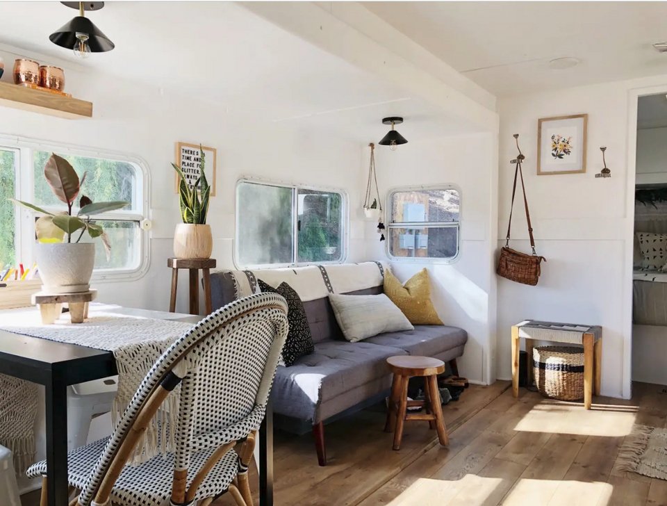 Το υπέροχο σπίτι των 16 τ.μ. στο οποίο ζει μια 5μελής οικογένεια -Βoho, πανέμορφο, τα χωράει όλα [εικόνες] | iefimerida.gr 2