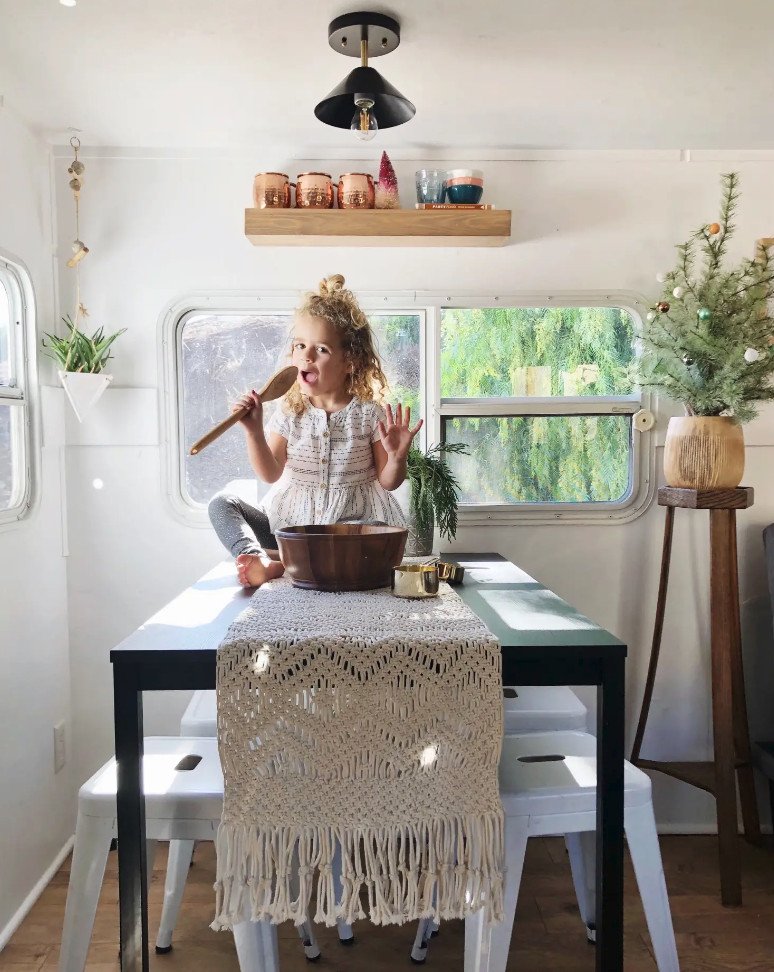 Το υπέροχο σπίτι των 16 τ.μ. στο οποίο ζει μια 5μελής οικογένεια -Βoho, πανέμορφο, τα χωράει όλα [εικόνες] | iefimerida.gr 1