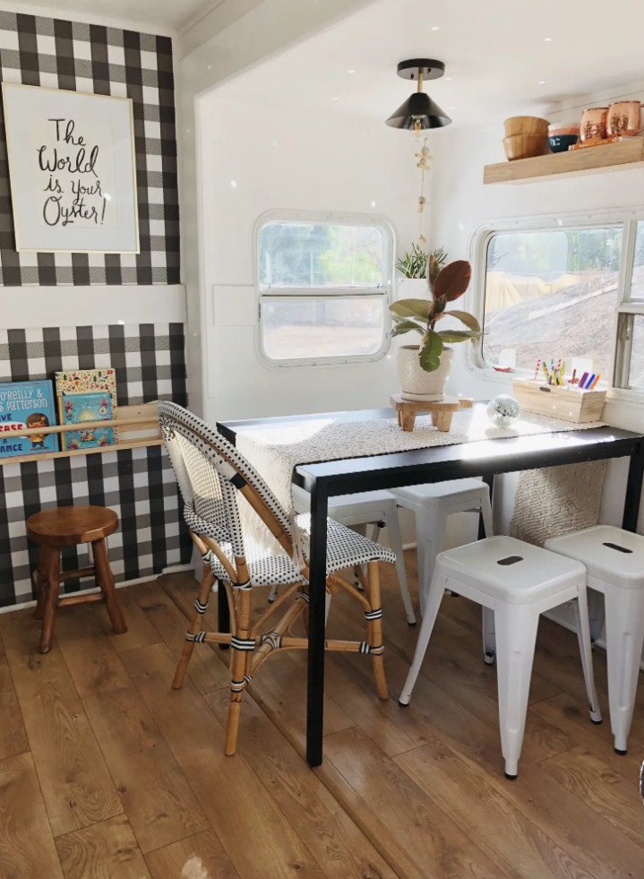 Το υπέροχο σπίτι των 16 τ.μ. στο οποίο ζει μια 5μελής οικογένεια -Βoho, πανέμορφο, τα χωράει όλα [εικόνες] | iefimerida.gr 0