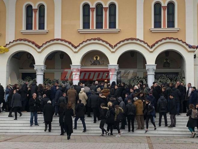 Ράγισαν «καρδιές» στην κηδεία του εύζωνα Σπύρου Θωμά -Συγκίνηση και βουβός θρήνος [εικόνες & βίντεο] | iefimerida.gr 2