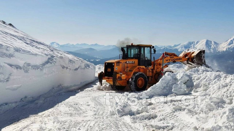 Σκηνικό αλά Ανταρκτική στο Βελούχι -6 μέτρα χιόνι! [εικόνες] | iefimerida.gr 6