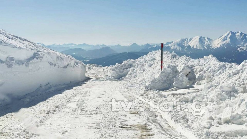 Σκηνικό αλά Ανταρκτική στο Βελούχι -6 μέτρα χιόνι! [εικόνες] | iefimerida.gr 9