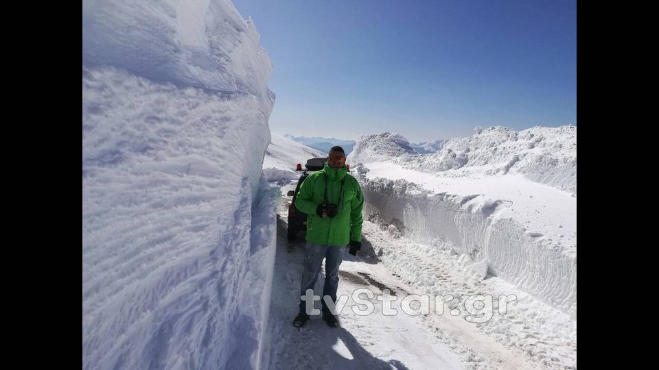 Σκηνικό αλά Ανταρκτική στο Βελούχι -6 μέτρα χιόνι! [εικόνες] | iefimerida.gr 11