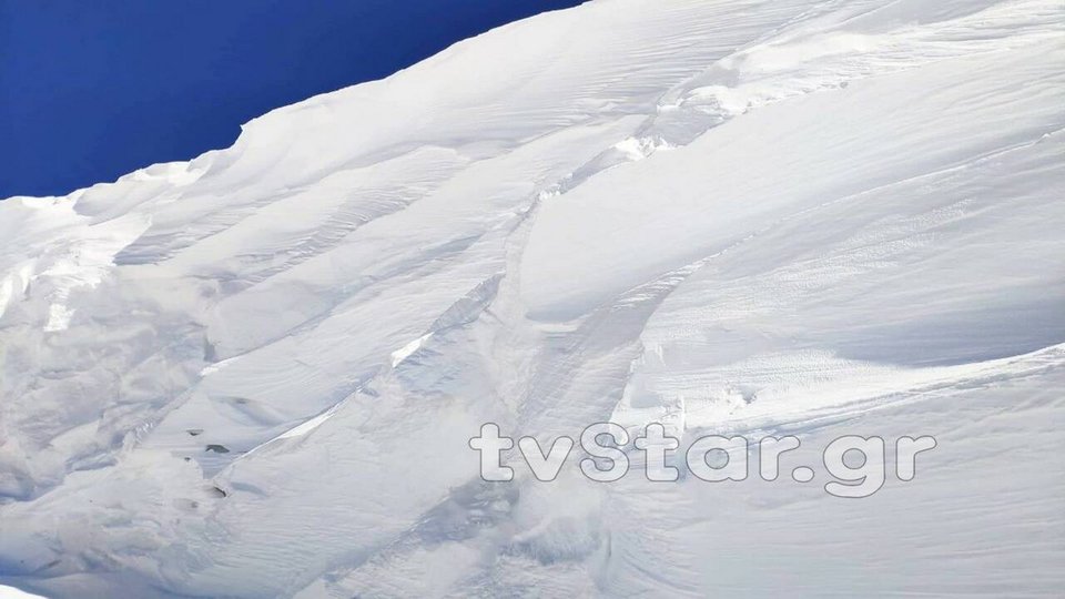 Σκηνικό αλά Ανταρκτική στο Βελούχι -6 μέτρα χιόνι! [εικόνες] | iefimerida.gr 0