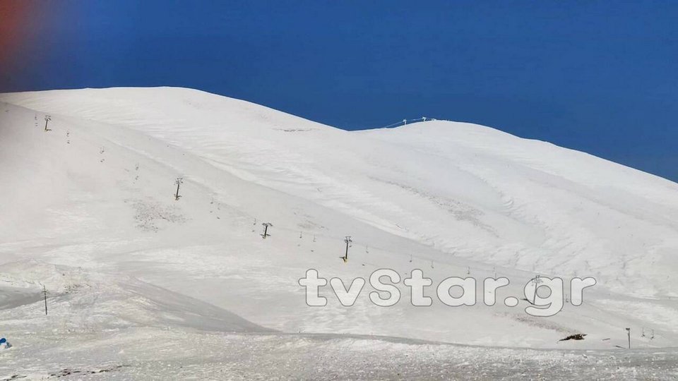 Σκηνικό αλά Ανταρκτική στο Βελούχι -6 μέτρα χιόνι! [εικόνες] | iefimerida.gr 7
