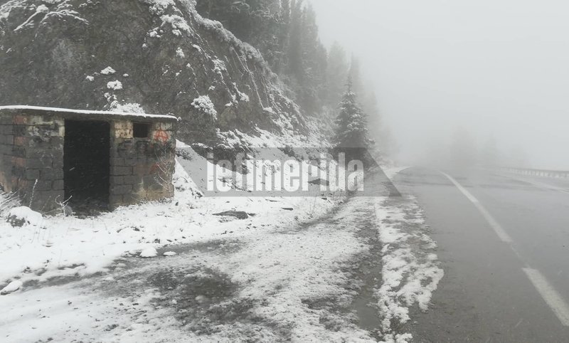Το «έστρωσε» για τα καλά στα Βίλια Αττικής [εικόνες & βίντεο] | iefimerida.gr 0
