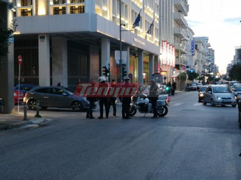 Πάτρα: Αντιεξουσιαστές έτοιμοι για «ντου» σε εκδήλωση Κουβέλη-Παπαδημούλη [εικόνες] | iefimerida.gr 1