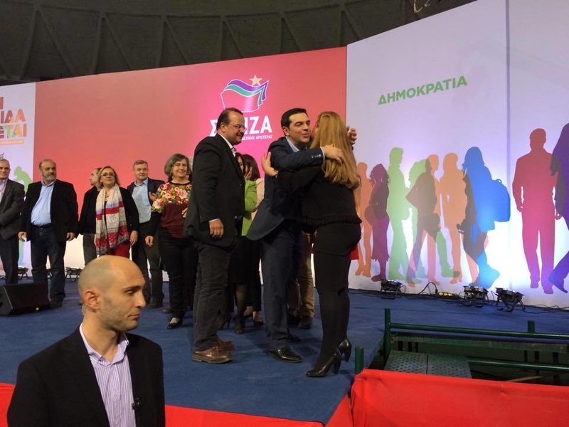 Αγκαλιές και φιλιά με τον Αλέξη Τσίπρα στη Θεσσαλονίκη