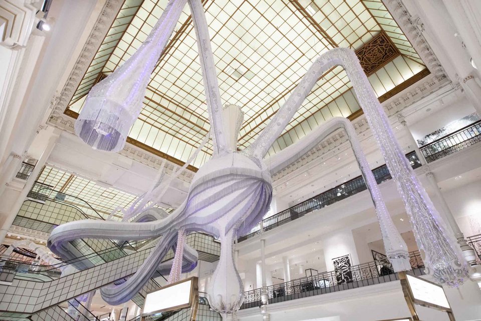 Simone: Το... περίεργο έργο τέχνης από βελονάκι, προς τιμήν της Σιμόν Βέιλ και της Σιμόν ντε Μποβουάρ | iefimerida.gr 5