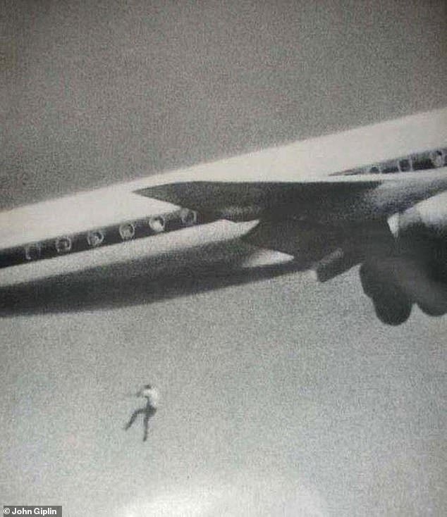 Το αγόρι που έπεσε από τον ουρανό -Η τραγωδία με τον 14χρονο που έπεσε από αεροπλάνο [εικόνες] | iefimerida.gr 0