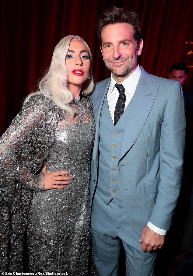 Το σημάδι από το κόκκινο κραγιόν της Lady Gaga στο πιγούνι του Μπράντλεϊ Κούπερ ανάβει φωτιές [εικόνες] | iefimerida.gr 7