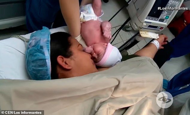 Απίστευτο: Κοριτσάκι γεννήθηκε έγκυος στην Κολομβία! [εικόνες] | iefimerida.gr 1