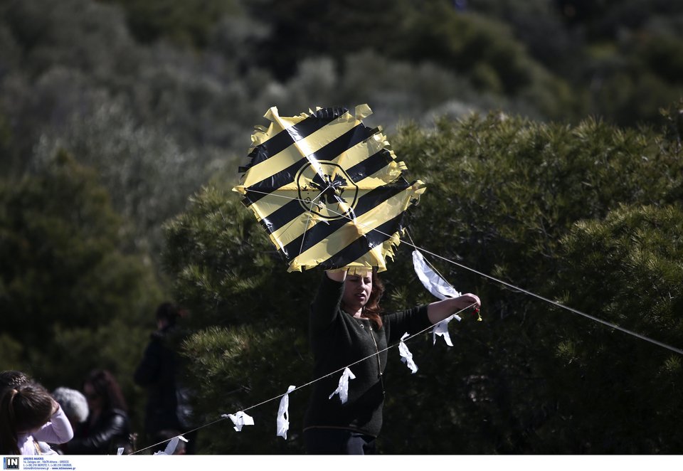 Πλημμύρισε από κόσμο ο λόφος του Φιλοπάππου -Μικροί και μεγάλοι πέταξαν χαρταετό [εικόνες] | iefimerida.gr 7