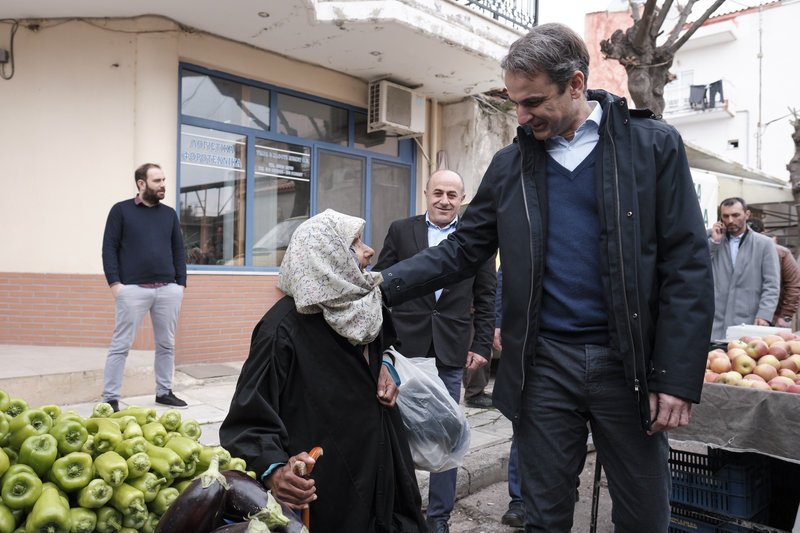 Ανθρωποι όλων των ηλικιών έσπευσαν να τον καλημερίσουν