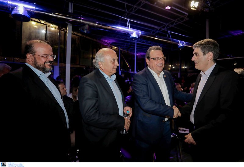 Βουλευτές του ΣΥΡΙΖΑ με τον υποψήφιο περιφερειάρχη Θεσσαλονίκης Χρήστο Γιαννούλη / Φωτογραφία: InTime News