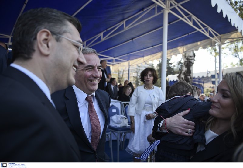 Η Βούλα Πατουλίδου έκλεψε την παράσταση στην παρέλαση: Ντυμένη... νύφη [εικόνες] | iefimerida.gr 2