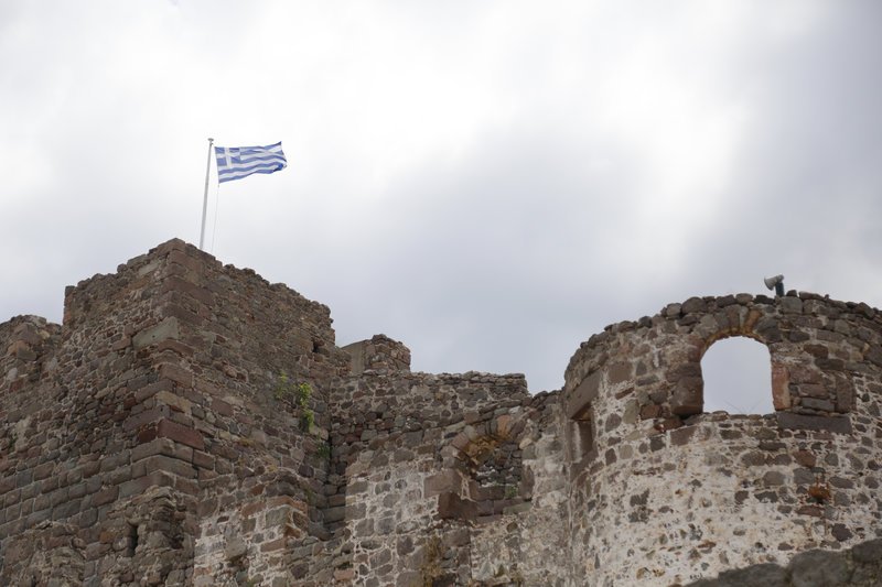Στο βόρειο μέρος της πόλης υψώνεται το κάστρο της Μυτιλήνης και είναι ένα από τα μεγαλύτερα κάστρα της Μεσογείου καλύπτοντας έκταση 200 στρεμμάτων