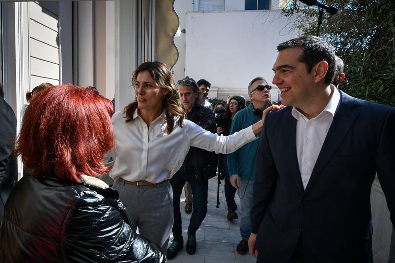 Η Περιστέρα Μπαζιάνα ντυμένη ανοιξιάτικα γιόρτασε την Ημέρα της Γυναίκας στον κήπο του Μεγάρου Μαξίμου [εικόνες] | iefimerida.gr 2