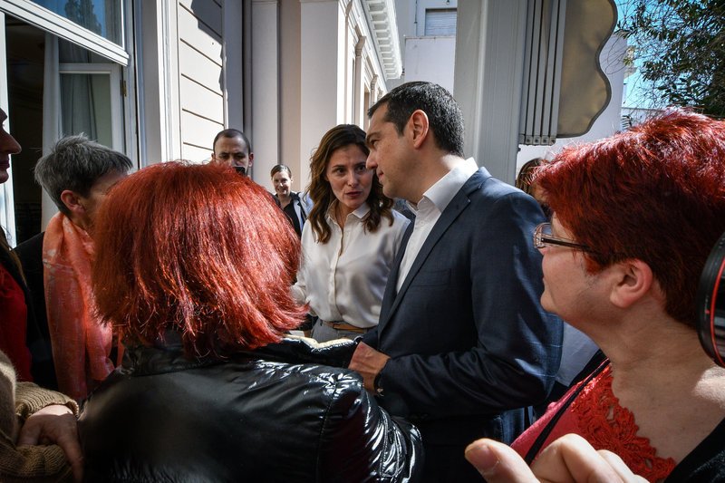 Η Περιστέρα Μπαζιάνα ντυμένη ανοιξιάτικα γιόρτασε την Ημέρα της Γυναίκας στον κήπο του Μεγάρου Μαξίμου [εικόνες] | iefimerida.gr 5