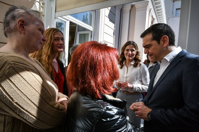 Η Περιστέρα Μπαζιάνα ντυμένη ανοιξιάτικα γιόρτασε την Ημέρα της Γυναίκας στον κήπο του Μεγάρου Μαξίμου [εικόνες] | iefimerida.gr 3