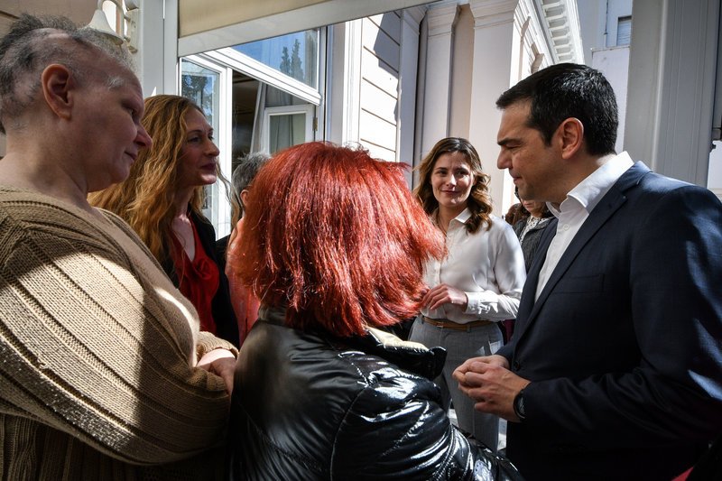 Η Περιστέρα Μπαζιάνα ντυμένη ανοιξιάτικα γιόρτασε την Ημέρα της Γυναίκας στον κήπο του Μεγάρου Μαξίμου [εικόνες] | iefimerida.gr 4