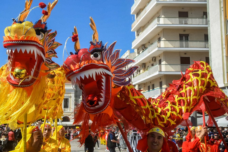 Απόκριες 2019: Εντυπωσιακό και φέτος το Πατρινό Καρναβάλι -Μοναδικά άρματα και 40.000 καρναβαλιστές [εικόνες] | iefimerida.gr 2